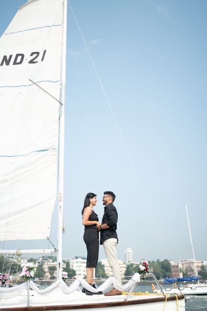 Couple sailing near the Gateway of India