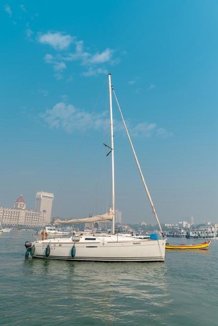 Classic sailboat for up to 6 guests